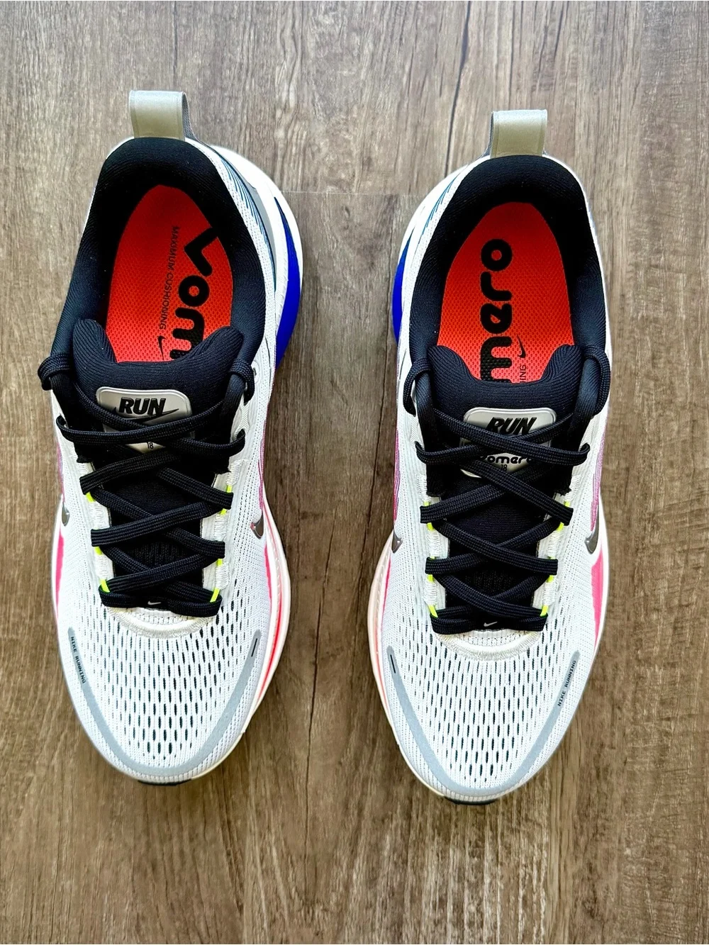 NEW Nike Vomero 18 Platinum Silver Men 8 Women 9.5 IR2983-094